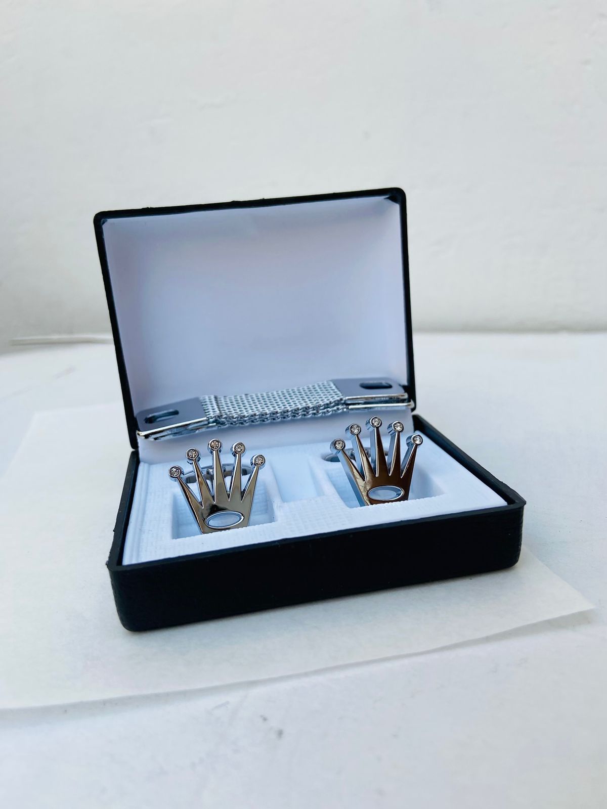 Crown cufflinks with logo box and chain – photo 4