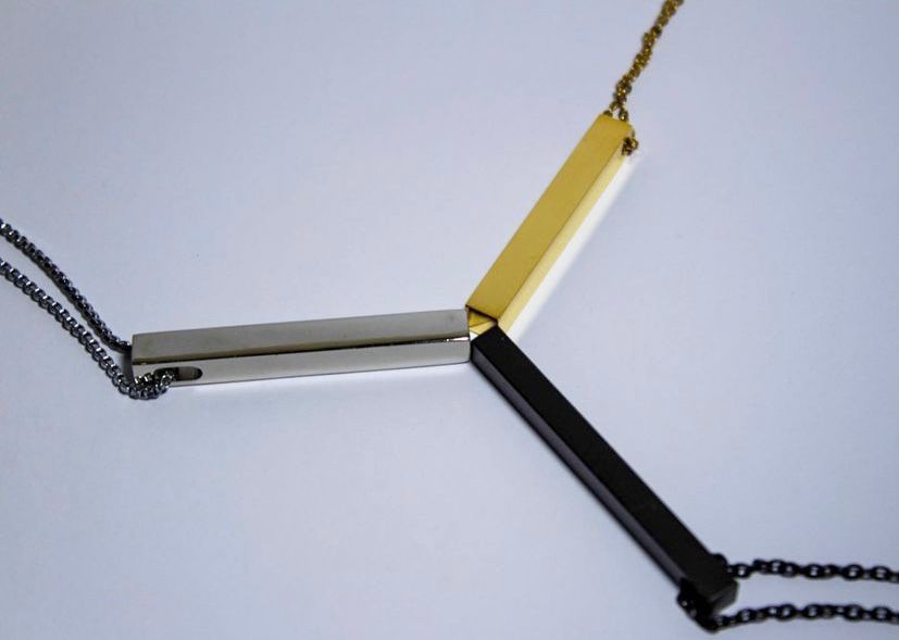 Customize name engraved 4D bar necklace by Creative Sparks – photo 2