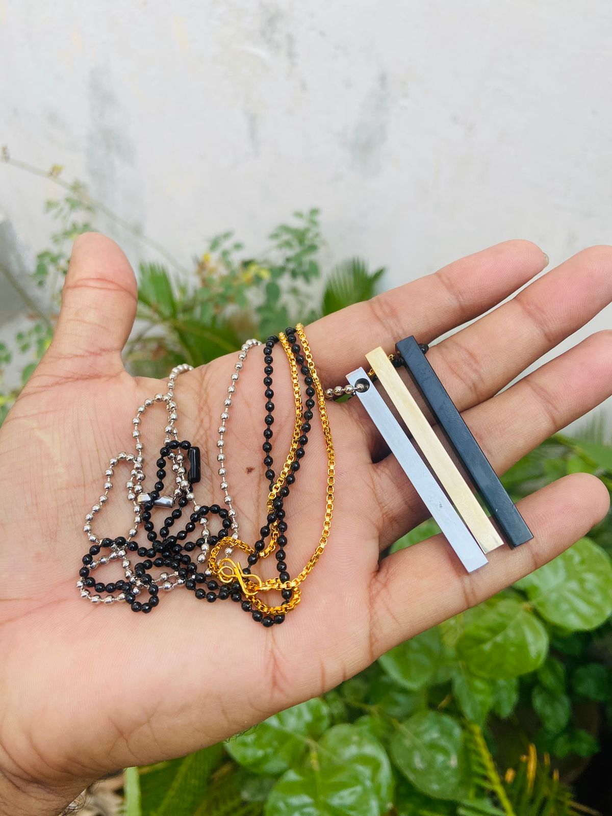 Customize name engraved 4D bar necklace by Creative Sparks – photo 4